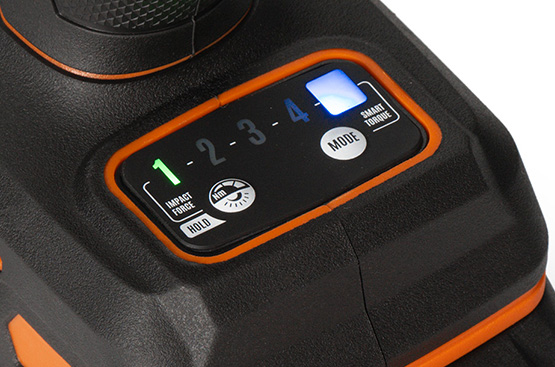 Панель управления в нижней части корпуса позволяет выбрать предустановленные настройки крутящего момента и предустановленные автоматические режимы работы.