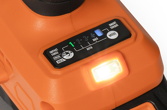 Панель управления в нижней части корпуса позволяет выбрать предустановленные настройки крутящего момента и предустановленные автоматические режимы работы.