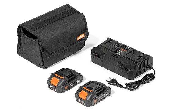 Два аккумулятора 21В/2,5 Ач и зарядное устройство уже в комплекте. Вы сразу можете приступить к работе.